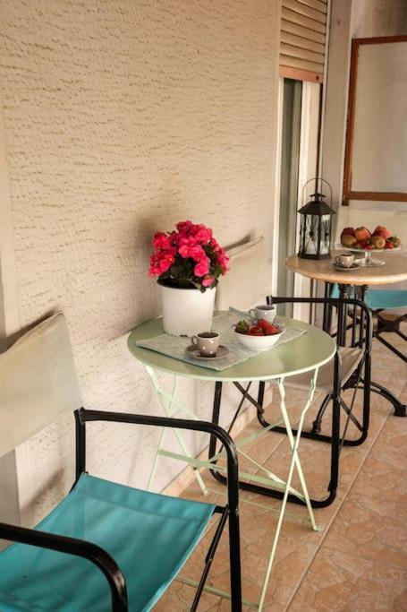 Lovely,Central, Spacious 2-Bedrooms Apartment Piraeus Buitenkant foto
