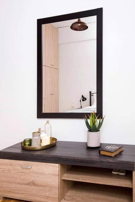 Lovely,Central, Spacious 2-Bedrooms Apartment Piraeus Buitenkant foto