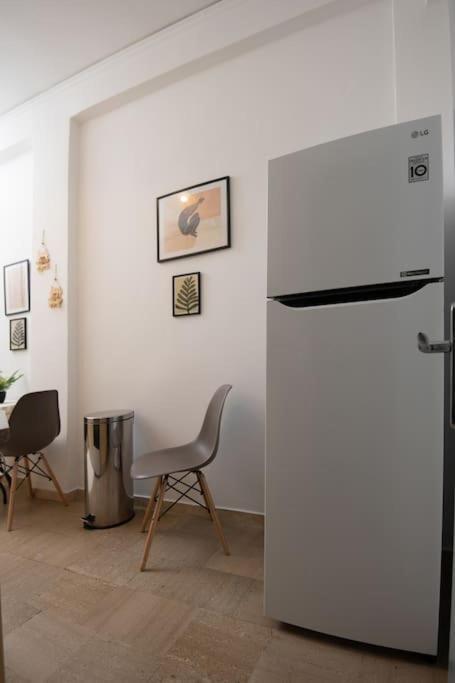 Lovely,Central, Spacious 2-Bedrooms Apartment Piraeus Buitenkant foto