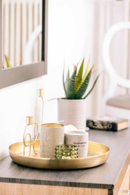 Lovely,Central, Spacious 2-Bedrooms Apartment Piraeus Buitenkant foto