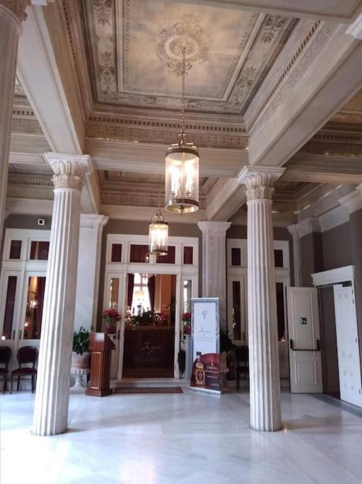 Lovely,Central, Spacious 2-Bedrooms Apartment Piraeus Buitenkant foto